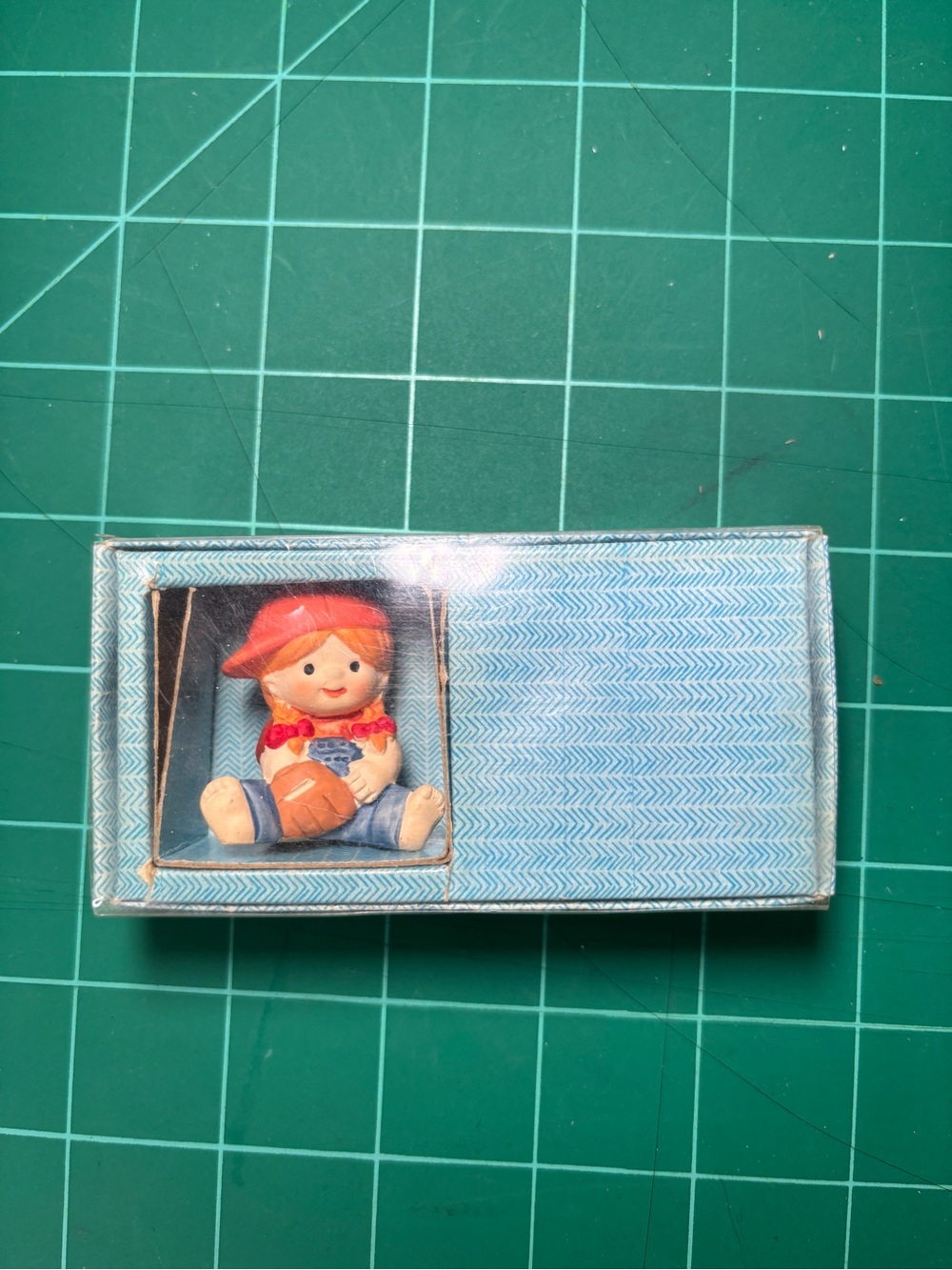 Enesco Country Cousins E-2894 Ceramic 1980s Seated Girl Baseball Glove in Box